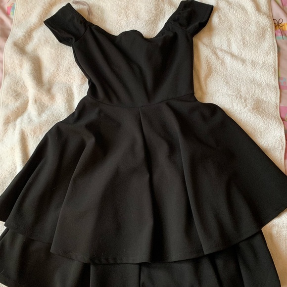 Off the shoulder short sleeve Winsdor Dress - Picture 2 of 2